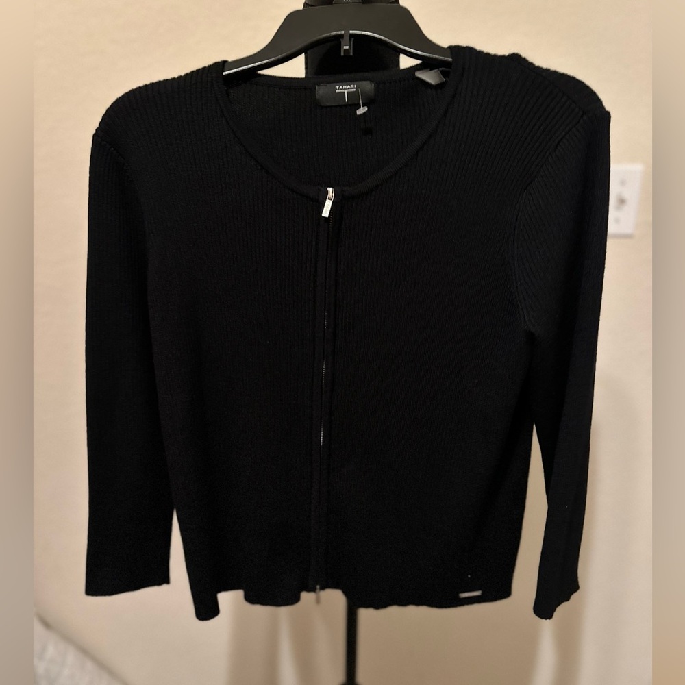 TAHARI ZIPPER FRONT CREW NECK KNITTED CARDIGAN. Large. Black.‎ NWOT